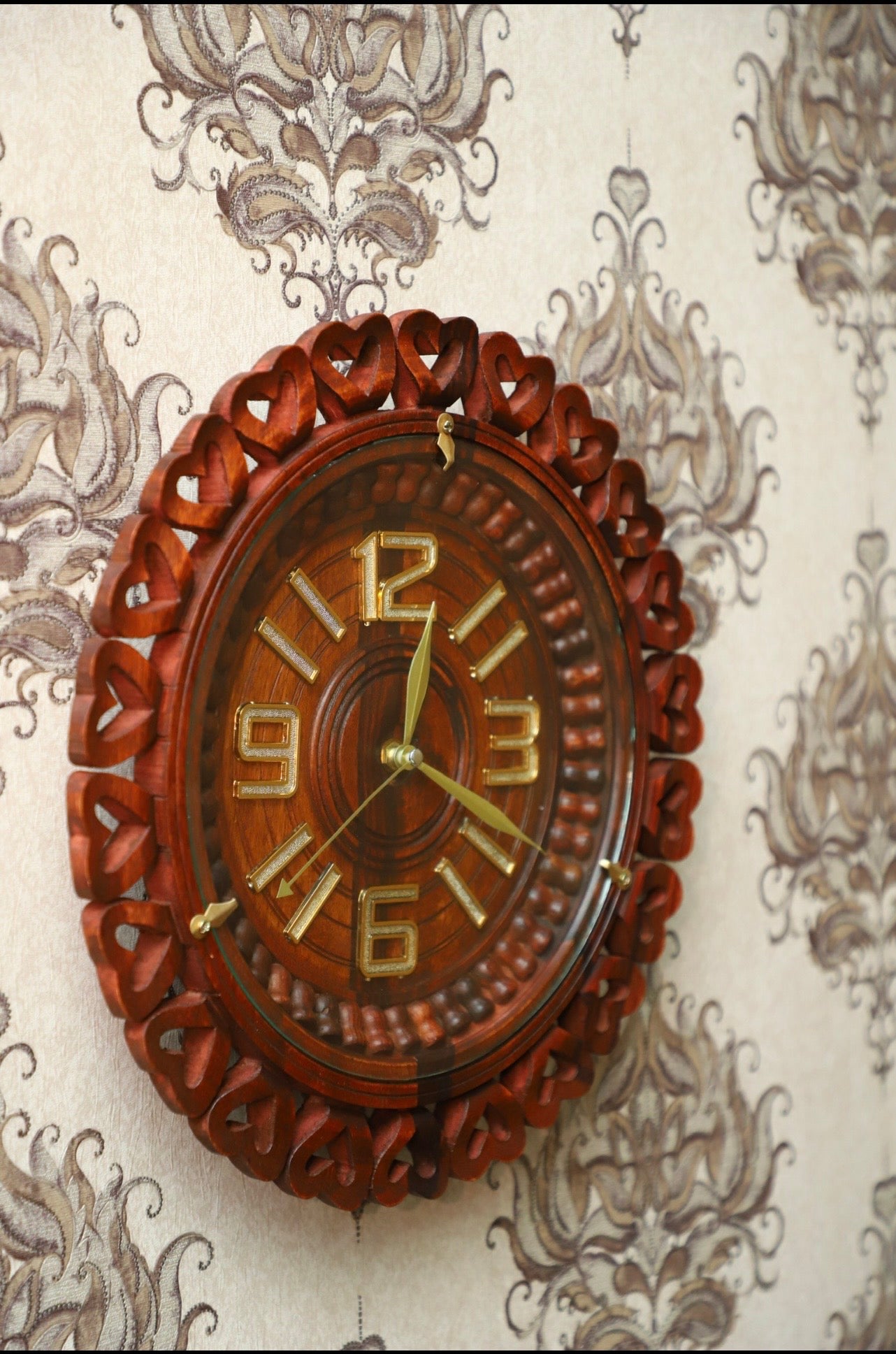 Artisan Heart Border Polished Wood Wall Clock (16-inch)